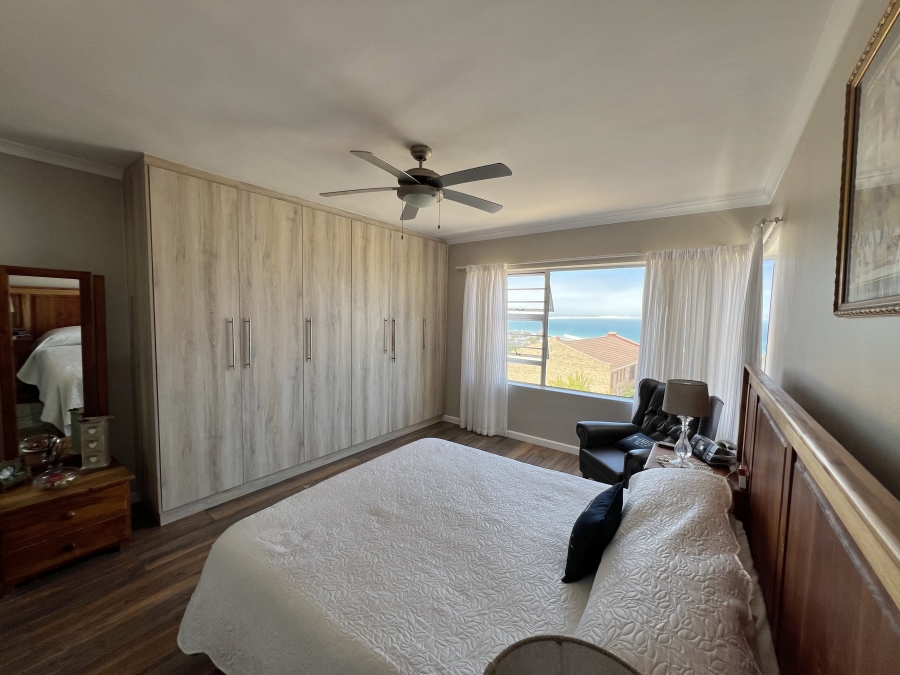 3 Bedroom Property for Sale in Wavecrest Eastern Cape